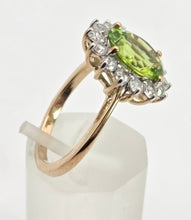Cargar imagen en el visor de la galería, Vintage: 9ct Gold Vibrant Peridot Glacier Topaz Floral Cluster Ring
