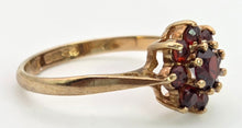 Load image into Gallery viewer, 0118 Vintage: 9ct Gold 9 Garnets Daisy Flower Head Ring- From 1975
