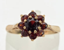 Load image into Gallery viewer, 0118 Vintage: 9ct Gold 9 Garnets Daisy Flower Head Ring- From 1975
