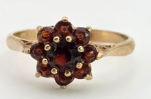 Load image into Gallery viewer, 0118 Vintage: 9ct Gold 9 Garnets Daisy Flower Head Ring- From 1975
