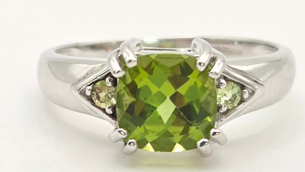 2124 Vintage: 9ct Gold Cushion Cut Peridot Green Garnets Dress Ring