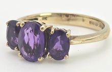 Cargar imagen en el visor de la galería, 2127 Vintage 9ct Gold Oval faceted Cut Purple Amethysts Trilogy Rinng
