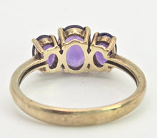 Cargar imagen en el visor de la galería, 2127 Vintage 9ct Gold Oval faceted Cut Purple Amethysts Trilogy Rinng
