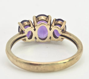 2127 Vintage 9ct Gold Oval faceted Cut Purple Amethysts Trilogy Rinng