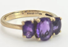 Cargar imagen en el visor de la galería, 2127 Vintage 9ct Gold Oval faceted Cut Purple Amethysts Trilogy Rinng
