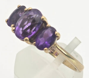 2127 Vintage 9ct Gold Oval faceted Cut Purple Amethysts Trilogy Rinng