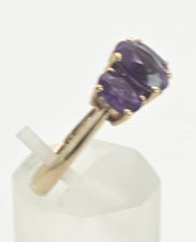 Cargar imagen en el visor de la galería, 2127 Vintage 9ct Gold Oval faceted Cut Purple Amethysts Trilogy Rinng
