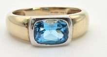 Cargar imagen en el visor de la galería, 2397 Vintage: 9ct Gold Cabochon Cut Swiss Blue Topaz Signet Ring
