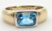Cargar imagen en el visor de la galería, 2397 Vintage: 9ct Gold Cabochon Cut Swiss Blue Topaz Signet Ring
