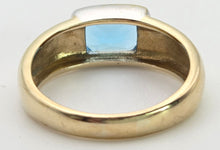 Cargar imagen en el visor de la galería, 2397 Vintage: 9ct Gold Cabochon Cut Swiss Blue Topaz Signet Ring

