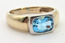 Cargar imagen en el visor de la galería, 2397 Vintage: 9ct Gold Cabochon Cut Swiss Blue Topaz Signet Ring
