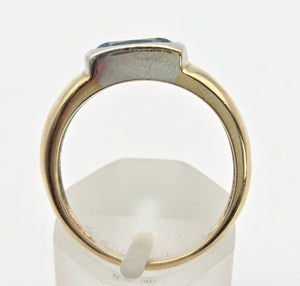 2397 Vintage: 9ct Gold Cabochon Cut Swiss Blue Topaz Signet Ring