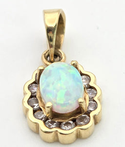 2362 Vintage: 14ct Gold Cabochon White Opal Diamonds Pendant