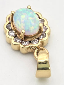 2362 Vintage: 14ct Gold Cabochon White Opal Diamonds Pendant
