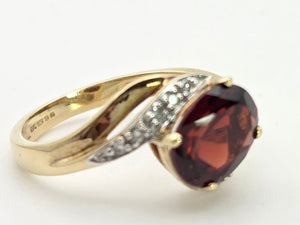 2393 Vintage: 9ct Gold Rich Red Garnet 10 Natural Diamonds Crossover Ring