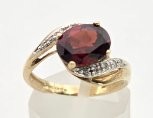 2393 Vintage: 9ct Gold Rich Red Garnet 10 Natural Diamonds Crossover Ring