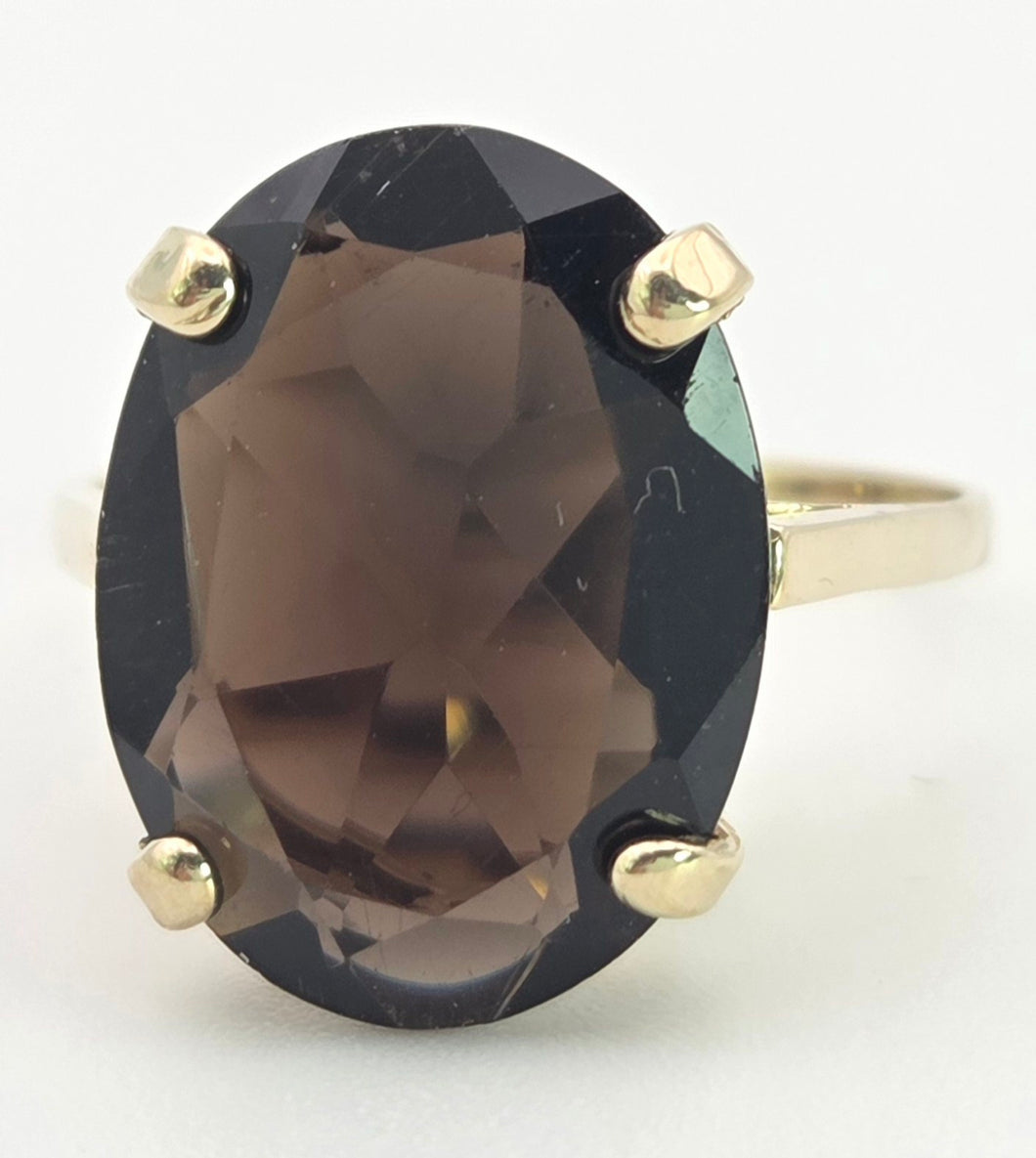 2412 Vintage: 9ct Gold Oval faceted Cut Smokey Quartz Solitaire Ring