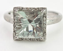 Cargar imagen en el visor de la galería, 2419 Vintage: 9ct White Gold Mint Green Amethyst 16 Natural Diamonds Cocktail Ring
