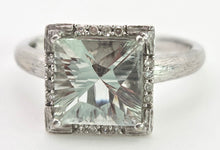 Cargar imagen en el visor de la galería, 2419 Vintage: 9ct White Gold Mint Green Amethyst 16 Natural Diamonds Cocktail Ring
