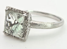 Cargar imagen en el visor de la galería, 2419 Vintage: 9ct White Gold Mint Green Amethyst 16 Natural Diamonds Cocktail Ring
