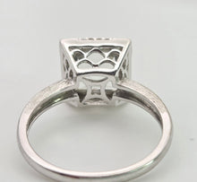 Cargar imagen en el visor de la galería, 2419 Vintage: 9ct White Gold Mint Green Amethyst 16 Natural Diamonds Cocktail Ring
