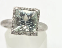 Cargar imagen en el visor de la galería, 2419 Vintage: 9ct White Gold Mint Green Amethyst 16 Natural Diamonds Cocktail Ring
