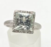 Cargar imagen en el visor de la galería, 2419 Vintage: 9ct White Gold Mint Green Amethyst 16 Natural Diamonds Cocktail Ring
