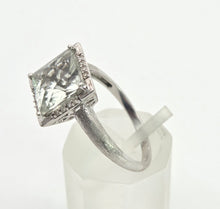 Cargar imagen en el visor de la galería, 2419 Vintage: 9ct White Gold Mint Green Amethyst 16 Natural Diamonds Cocktail Ring
