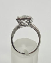 Cargar imagen en el visor de la galería, 2419 Vintage: 9ct White Gold Mint Green Amethyst 16 Natural Diamonds Cocktail Ring
