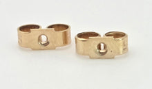 Load image into Gallery viewer, 0123- Vintage 9ct Gold Light Blue Topaz Stud Earrings- Gorgeous colour
