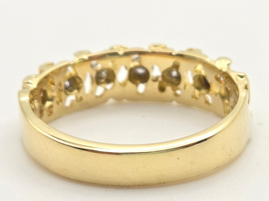 6415 Vintage: 18ct Gold Lattice Work 7 Natural Diamonds   Dress Ring