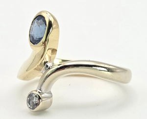 2373 Vintage: 18ct Yellow & White Gold Blues Sapphire Diamond Abstract Ring