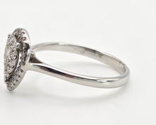 Cargar imagen en el visor de la galería, 2375 Vintage: 18ct White Gold 32 Natural Diamonds (0.5ct) Ring

