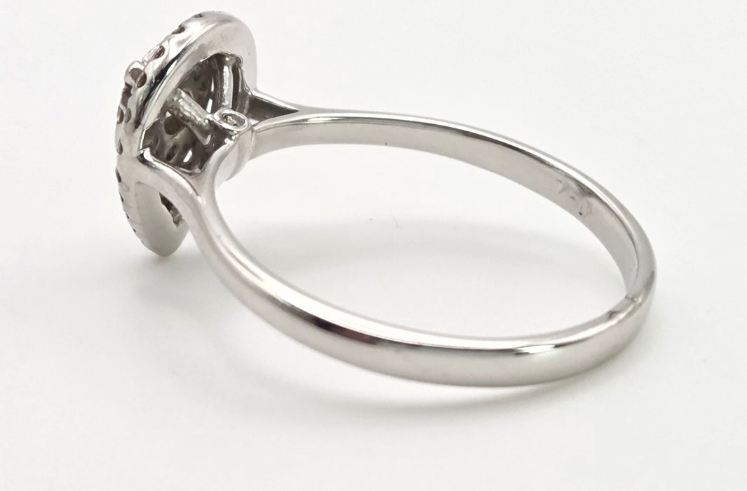 6418 Vintage: 18ct White Gold 0.50ct Diamond Pear Shaped Cluster Ring