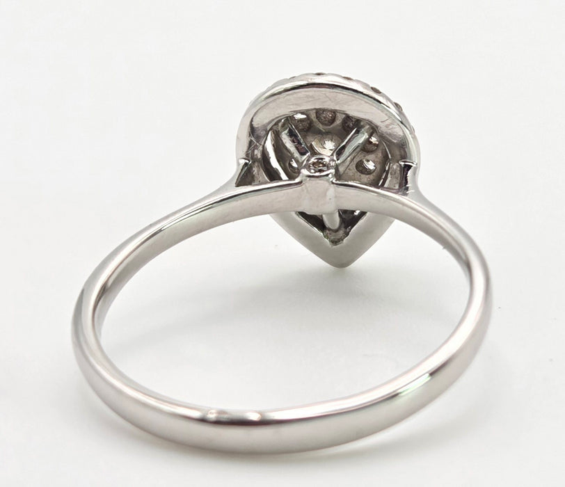 6418 Vintage: 18ct White Gold 0.50ct Diamond Pear Shaped Cluster Ring