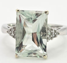 Cargar imagen en el visor de la galería, 2399 Vintage: 9ct White Gold Pale Green Amethyst 12 Natural Diamonds Cocktail Ring
