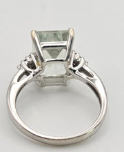 Cargar imagen en el visor de la galería, 2399 Vintage: 9ct White Gold Pale Green Amethyst 12 Natural Diamonds Cocktail Ring
