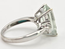 Cargar imagen en el visor de la galería, 2399 Vintage: 9ct White Gold Pale Green Amethyst 12 Natural Diamonds Cocktail Ring
