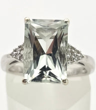 Cargar imagen en el visor de la galería, 2399 Vintage: 9ct White Gold Pale Green Amethyst 12 Natural Diamonds Cocktail Ring
