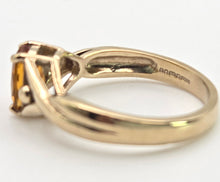 Cargar imagen en el visor de la galería, 2400 Vintage: 9ct Gold Oval Faceted Orange Citrine Solitaire Ring
