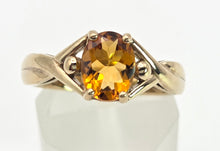 Cargar imagen en el visor de la galería, 2400 Vintage: 9ct Gold Oval Faceted Orange Citrine Solitaire Ring
