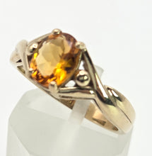 Cargar imagen en el visor de la galería, 2400 Vintage: 9ct Gold Oval Faceted Orange Citrine Solitaire Ring
