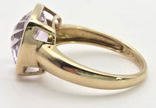 Cargar imagen en el visor de la galería, Vintage: 9ct Gold Cushion Cut Lilac Amethyst Solitaire Ring
