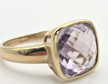 Cargar imagen en el visor de la galería, Vintage: 9ct Gold Cushion Cut Lilac Amethyst Solitaire Ring
