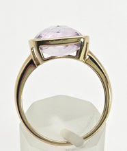 Cargar imagen en el visor de la galería, Vintage: 9ct Gold Cushion Cut Lilac Amethyst Solitaire Ring

