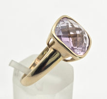 Cargar imagen en el visor de la galería, Vintage: 9ct Gold Cushion Cut Lilac Amethyst Solitaire Ring
