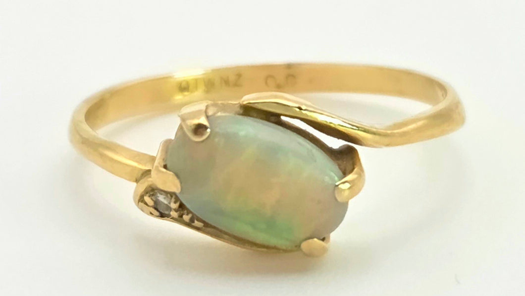 Vintage: Petite 18ct Gold Cabochon White Opal Diamond Snake-Head Ring