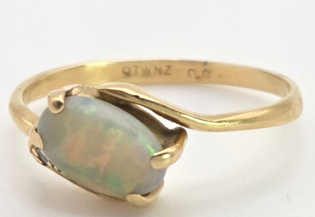 2432 Vintage: Petite 18ct Gold Cabochon White Opal Diamond Snake-Head Ring