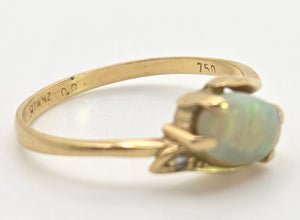 Vintage: Petite 18ct Gold Cabochon White Opal Diamond Snake-Head Ring