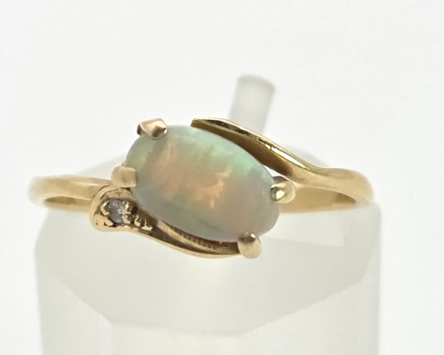 2432 Vintage: Petite 18ct Gold Cabochon White Opal Diamond Snake-Head Ring